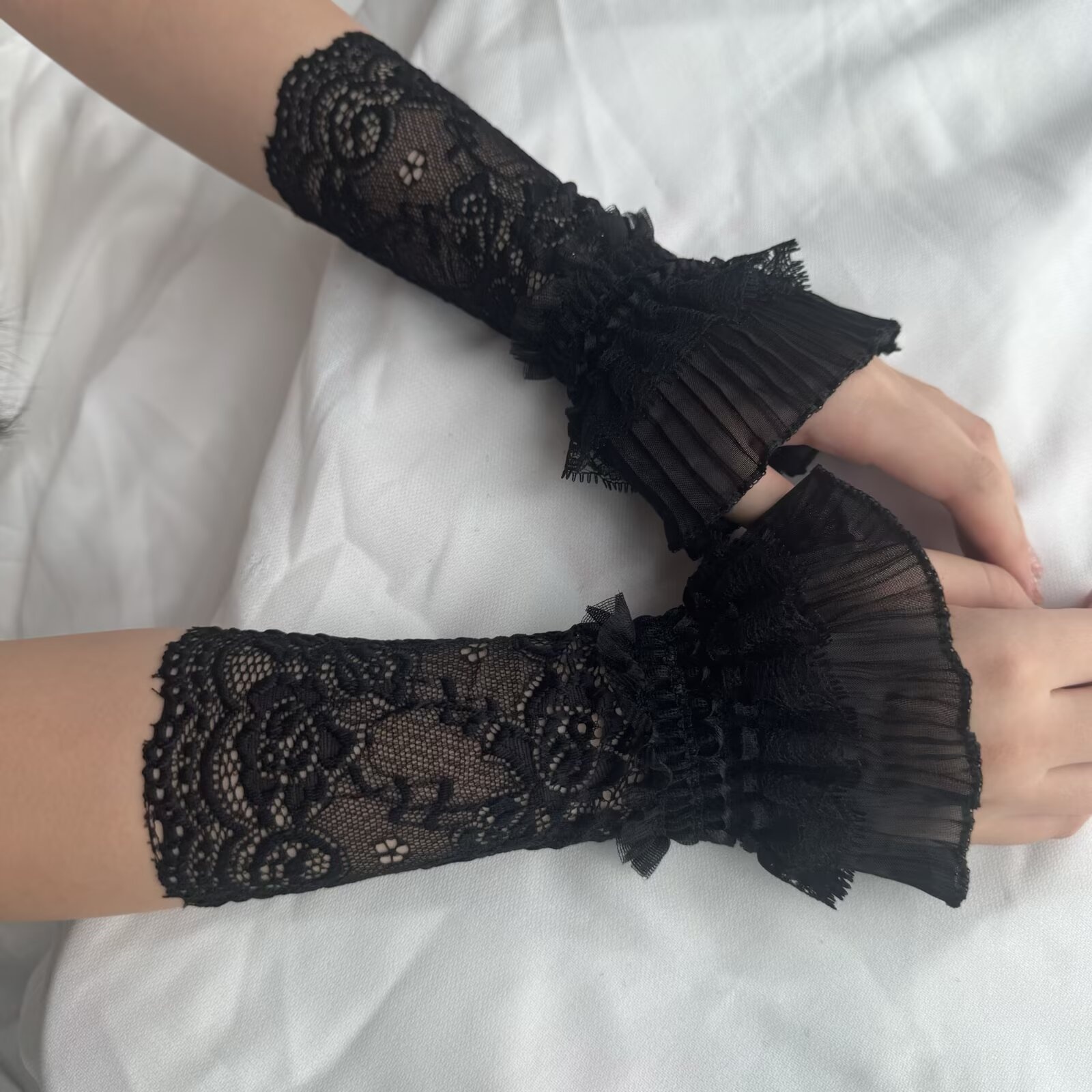 Lace Hollow Wrist Covers Trump - Men Accessories For Wedding ulasan dan harga